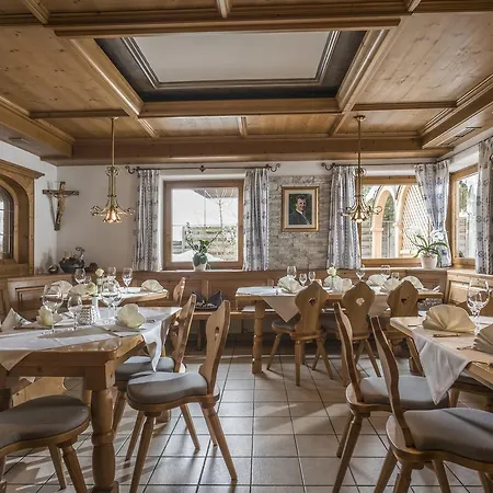 罗伊斯彭思特酒店 酒店 4*